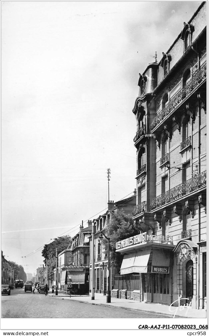 CAR-AAJP11-92-1029 - COLOMBES - L'avenue Henri Barbusse - Colombes