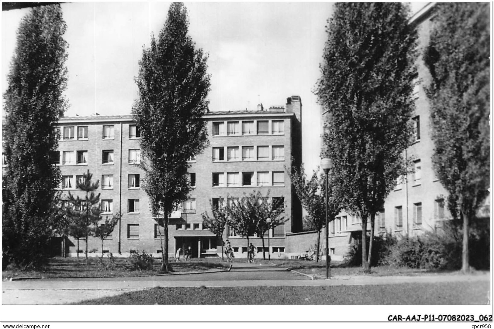 CAR-AAJP11-92-1026 - LE PETIT CLAMART - Dans La Cité De La Plaine - Clamart