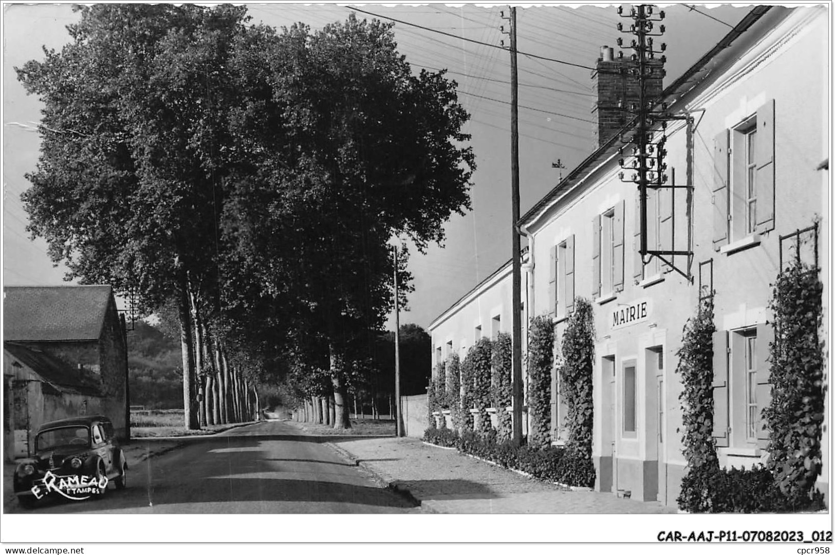 CAR-AAJP11-91-1001 - BOISSY-LE-CUTTE - Les écoles - La Mairie - Boissy-la-Rivière