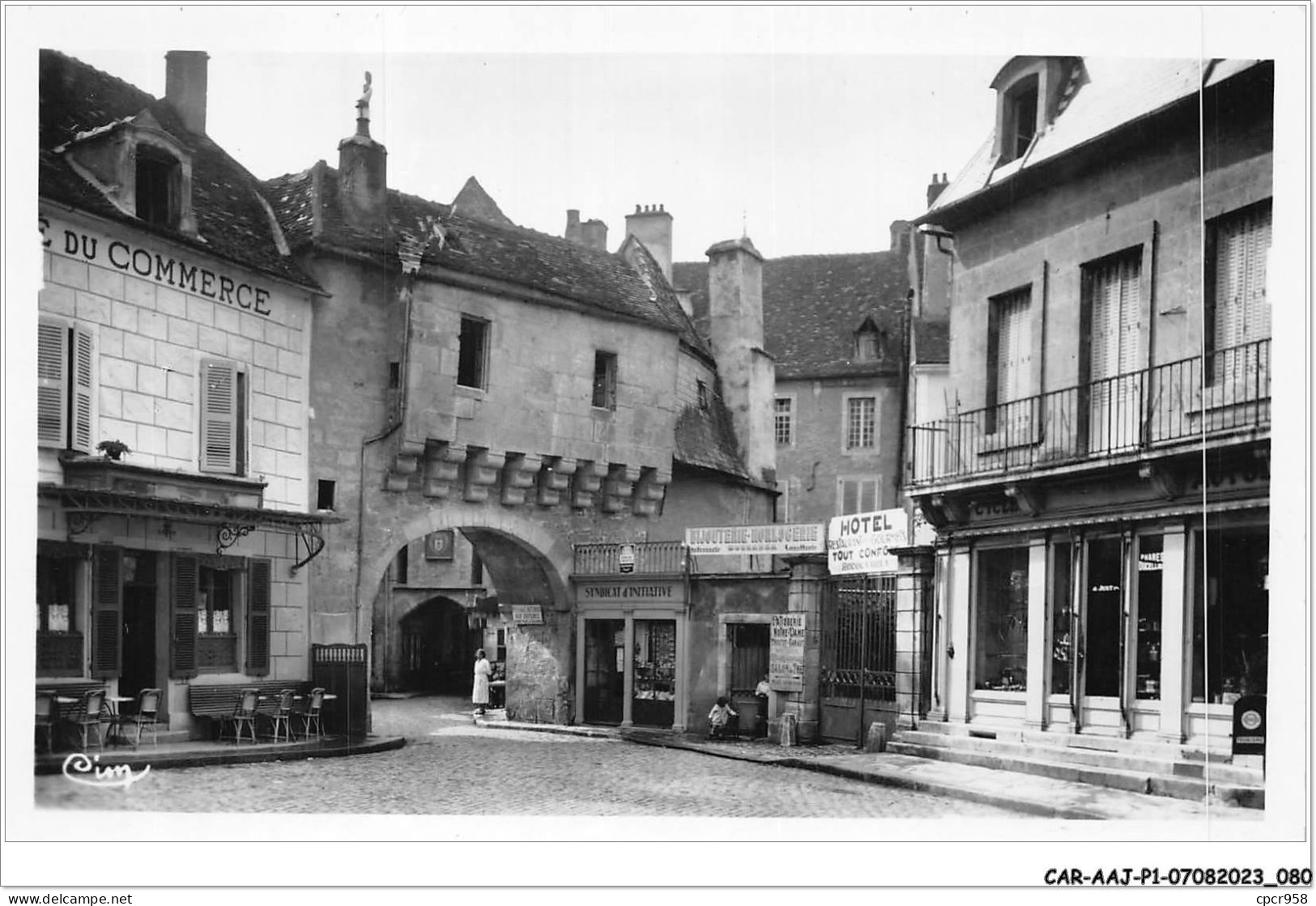 CAR-AAJP1-21-0041 - SEMUR-EN-AUXOIS - La Porte Guillet - Commerces - Semur