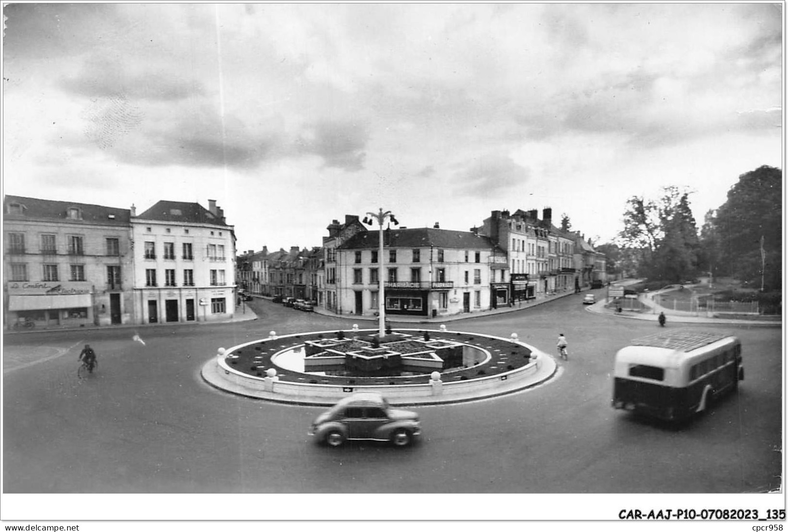 CAR-AAJP10-86-0947 - CHATELLERAULT - Le Rond-point - Chatellerault