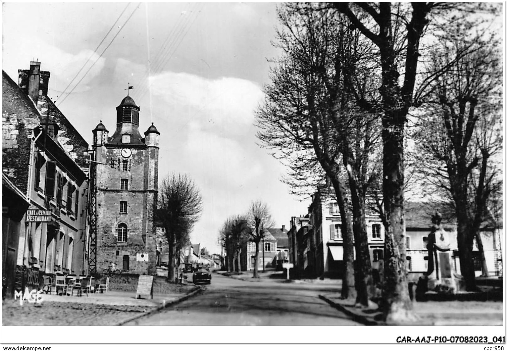 CAR-AAJP10-80-0900 - SAINT-RIQUIER - La Place - Café - Saint Riquier