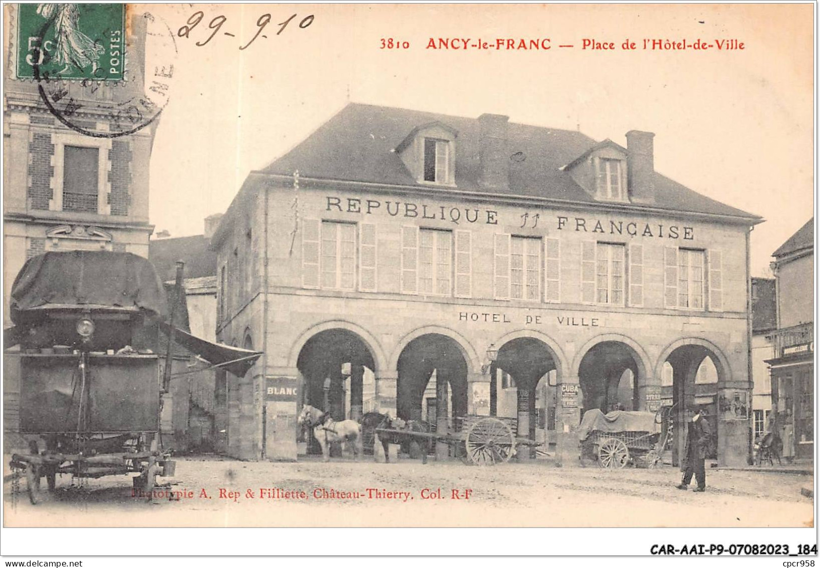 CAR-AAIP9-89-0853 - ANCY LE FRANC - Place De L'hotel De Ville  - Ancy Le Franc