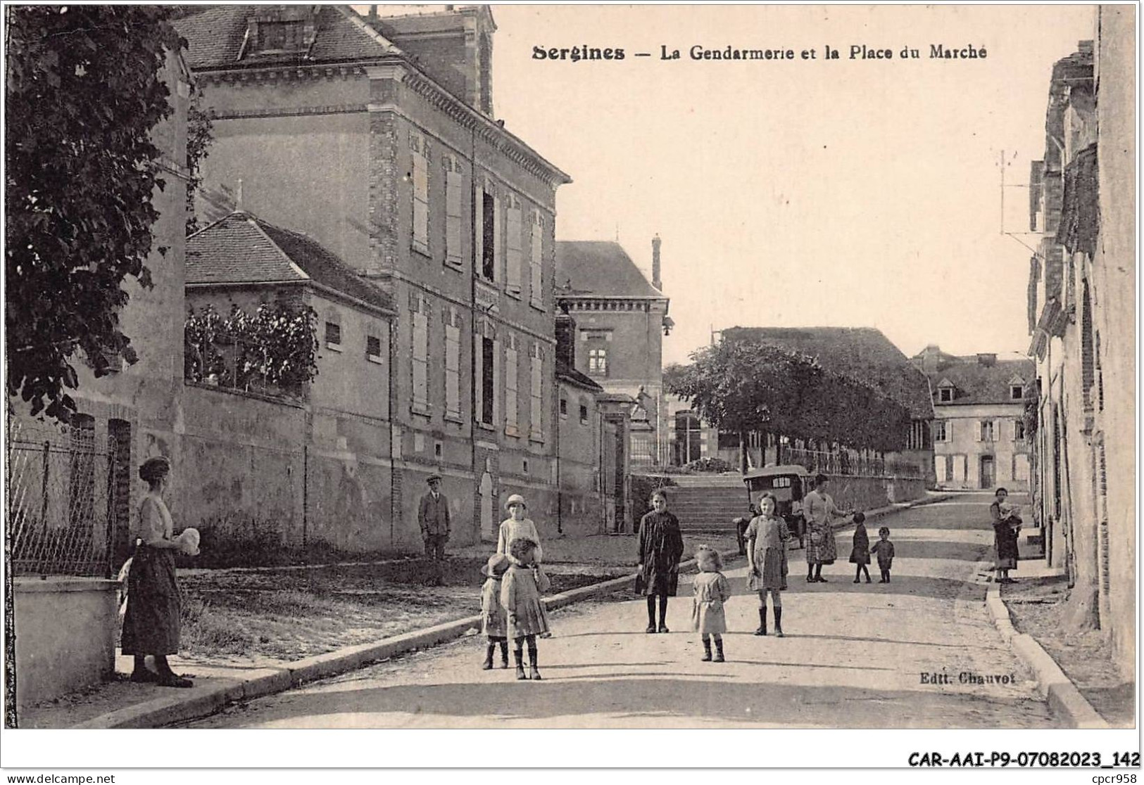 CAR-AAIP9-89-0832 - SERGINES - La Gendarmerie Et La Place Du Marche - Sergines