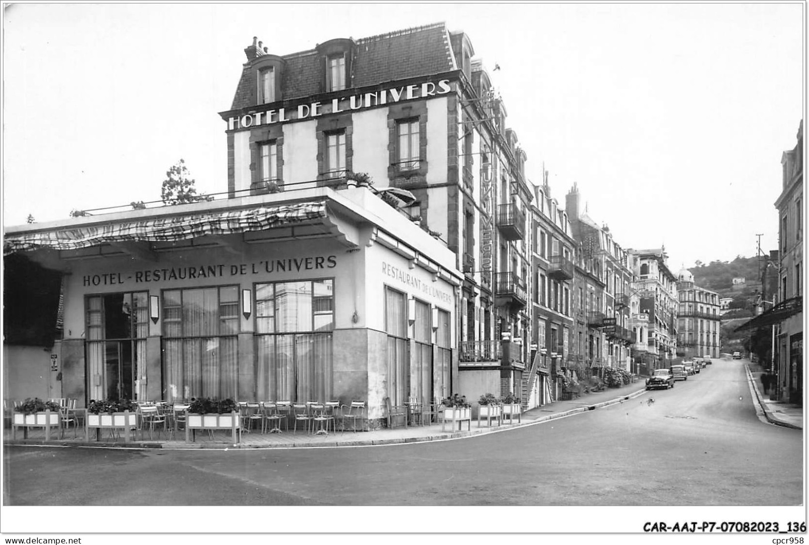 CAR-AAJP7-63-0639 - ROYAT - Hôtel De L'Univers - Avenue De La Gare - Royat