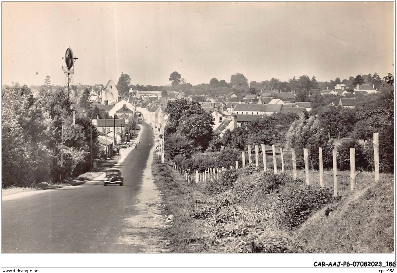 CAR-AAJP6-61-0561 - LE MERLERAULT - Route De Paris - Le Merlerault