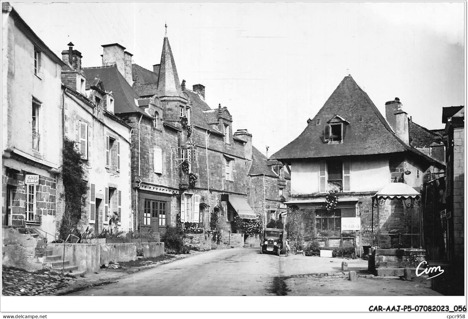 CAR-AAJP5-56-0404 - ROCHEFORT-EN-TERRE - Place Du Puits - Rochefort En Terre