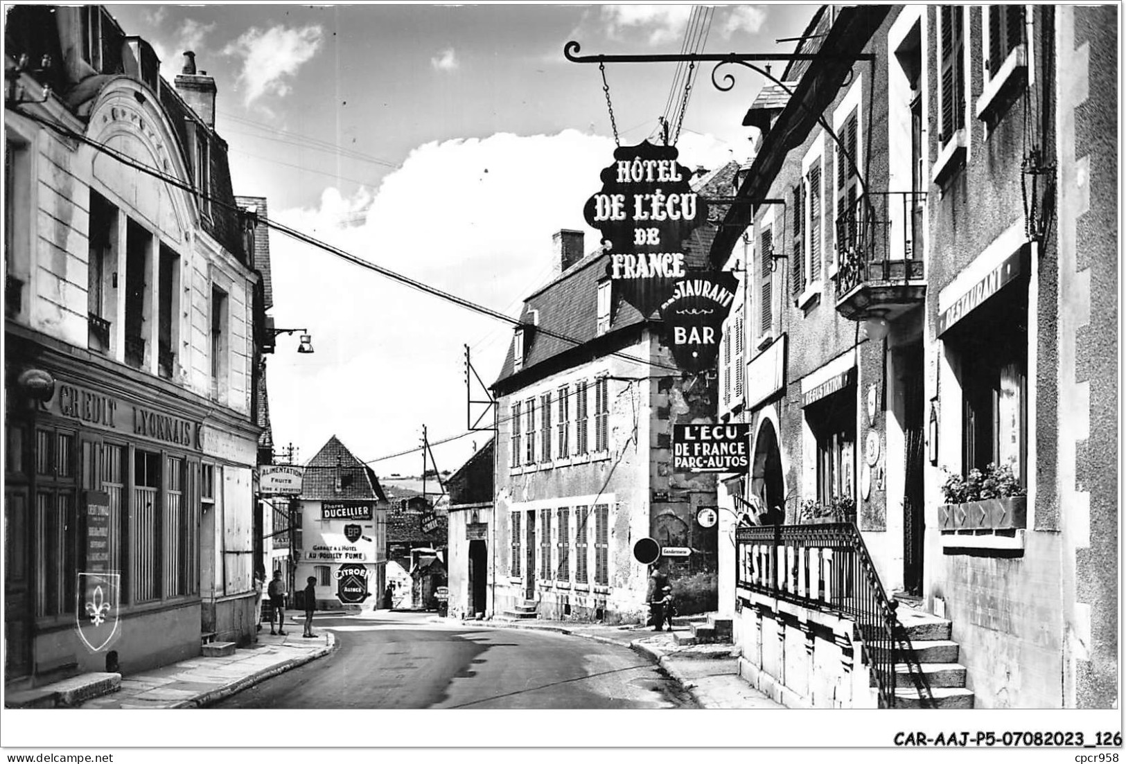 CAR-AAJP5-58-0439 - POUILLY-SUR-LOIRE - Les Hôtels Et La Rue Principale - Crédit Lyonnais - Pouilly Sur Loire