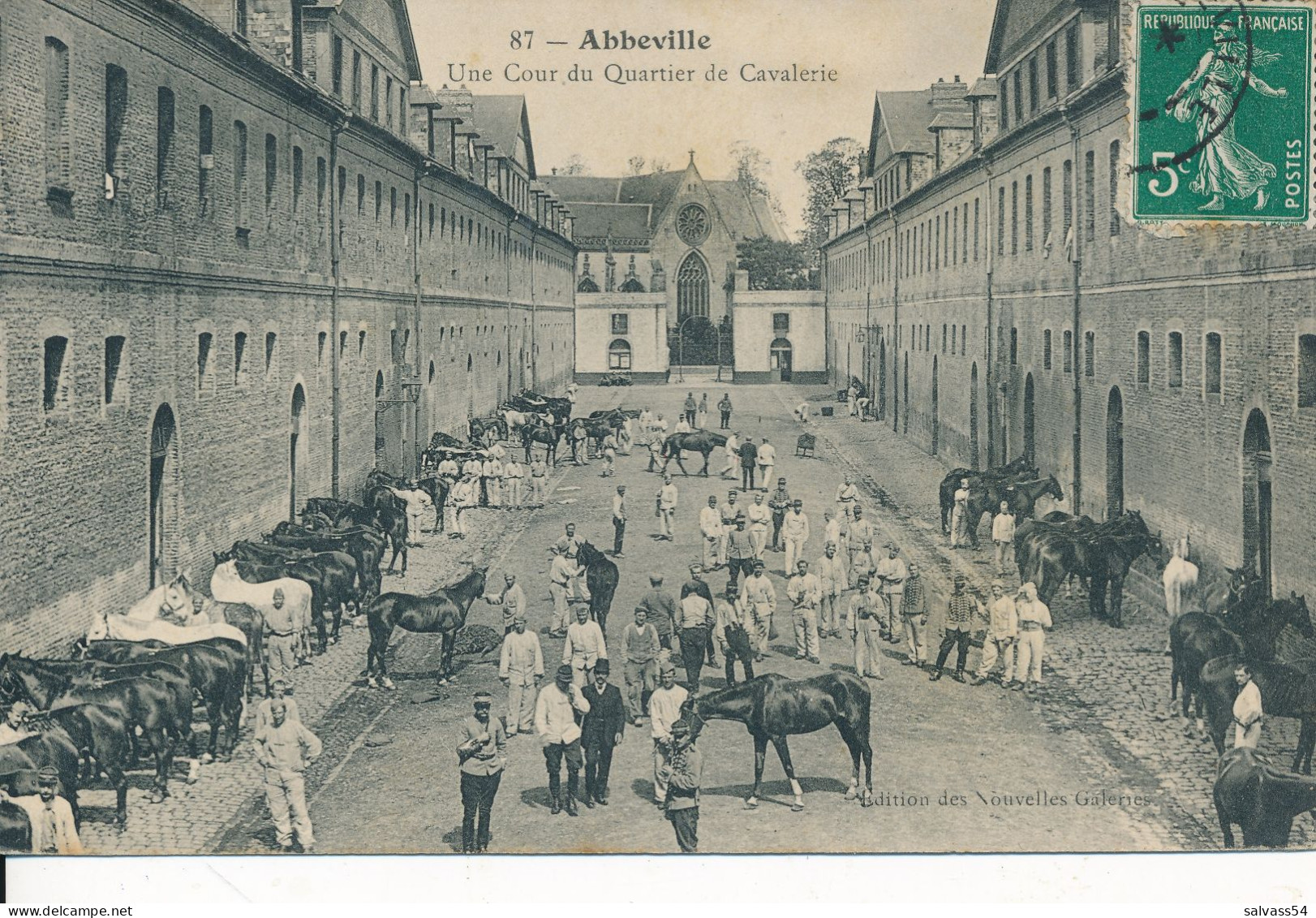 80) ABBEVILLE : Cour Du Quartier De Cavalerie - Abbeville