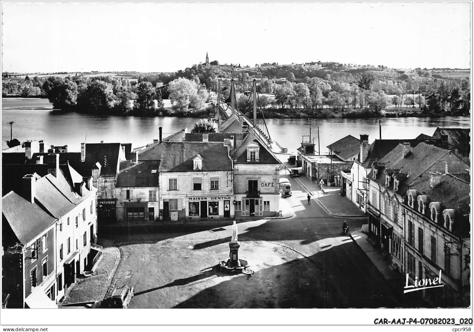 CAR-AAJP4-49-0290 - LES ROSIERS-SUR-LOIRE - Place Jeanne De Laval Vers La Loire Et St-Eusèbe - Sonstige & Ohne Zuordnung