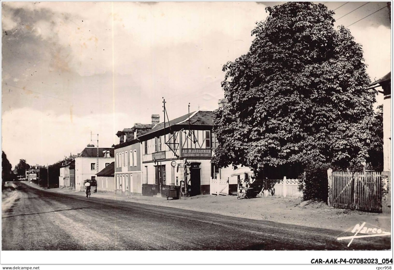 CAR-AAKP4-76-0376 - ISNEAUVILLE - Le Café Au Marronier Et La Route Nationale - Altri & Non Classificati