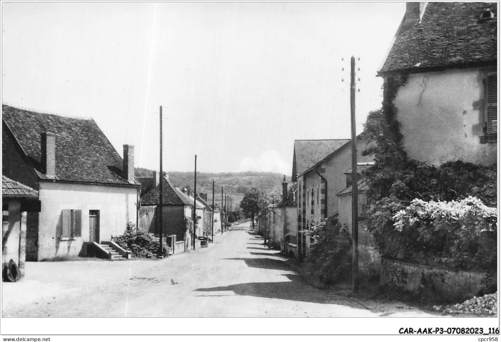 CAR-AAKP3-58-0300 - BRINON-SUR-BEUVRON - Une Rue - Brinon Sur Beuvron