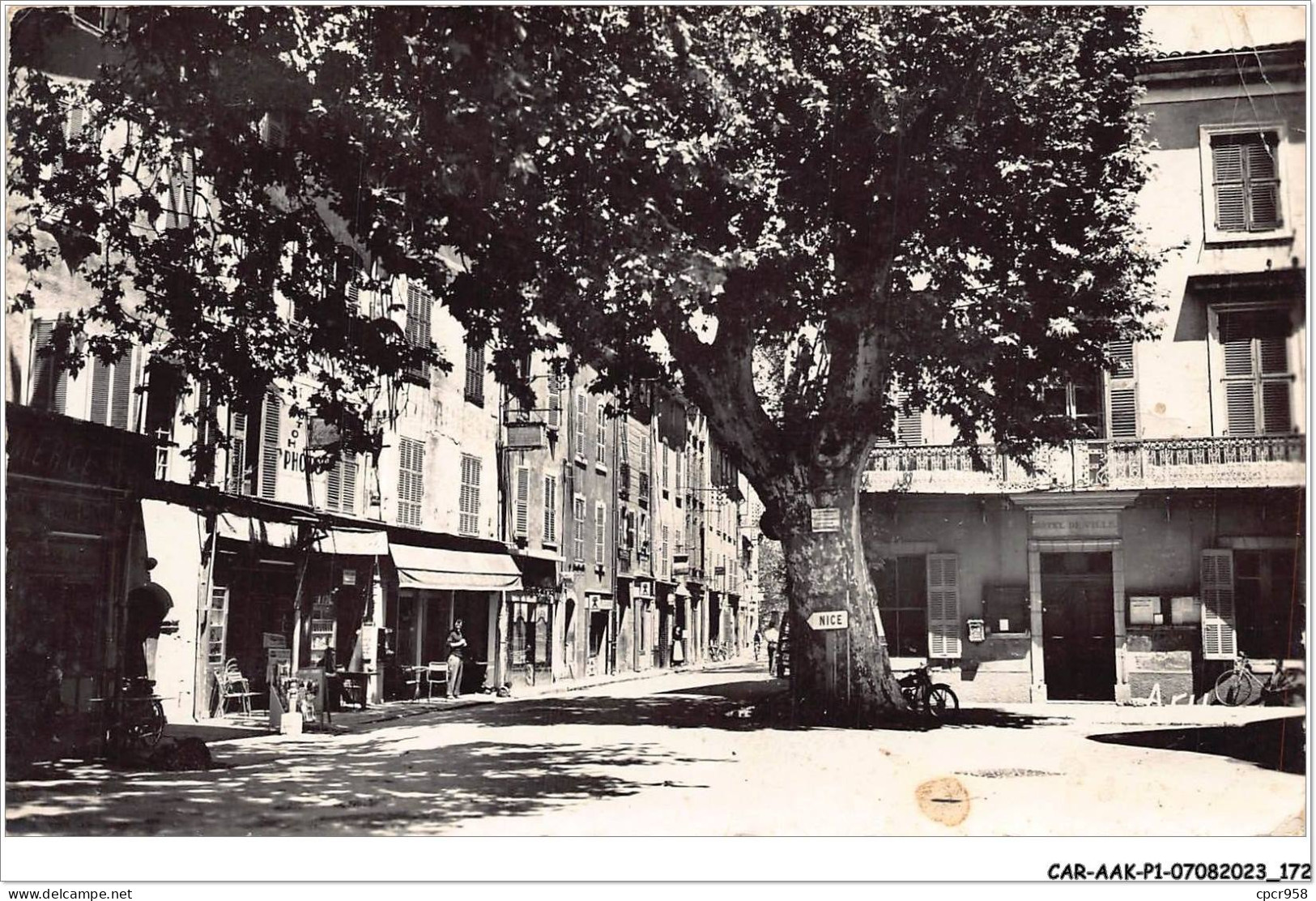 CAR-AAKP1-83-0087 - CUERS - Mairie Et Rue Du Maréchal Foch - Cuers