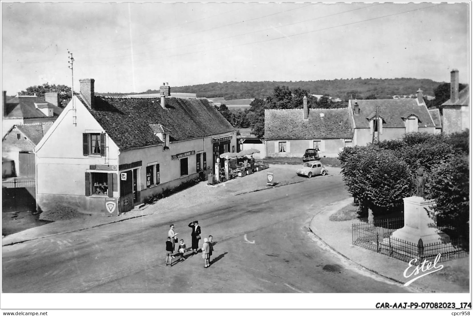 CAR-AAJP9-78-0872 - BOURDONNE - La Place De L'église - Pompe à Essence - Other & Unclassified