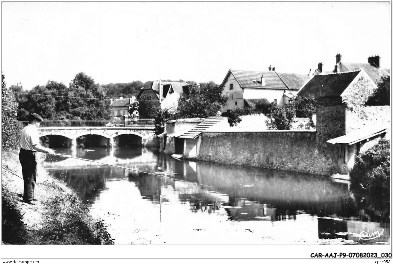 CAR-AAJP9-77-0800 - JOUY-SUR-MORIN - Pont Sur Le Morin - Pêcheur, Et Lavoir - Other & Unclassified