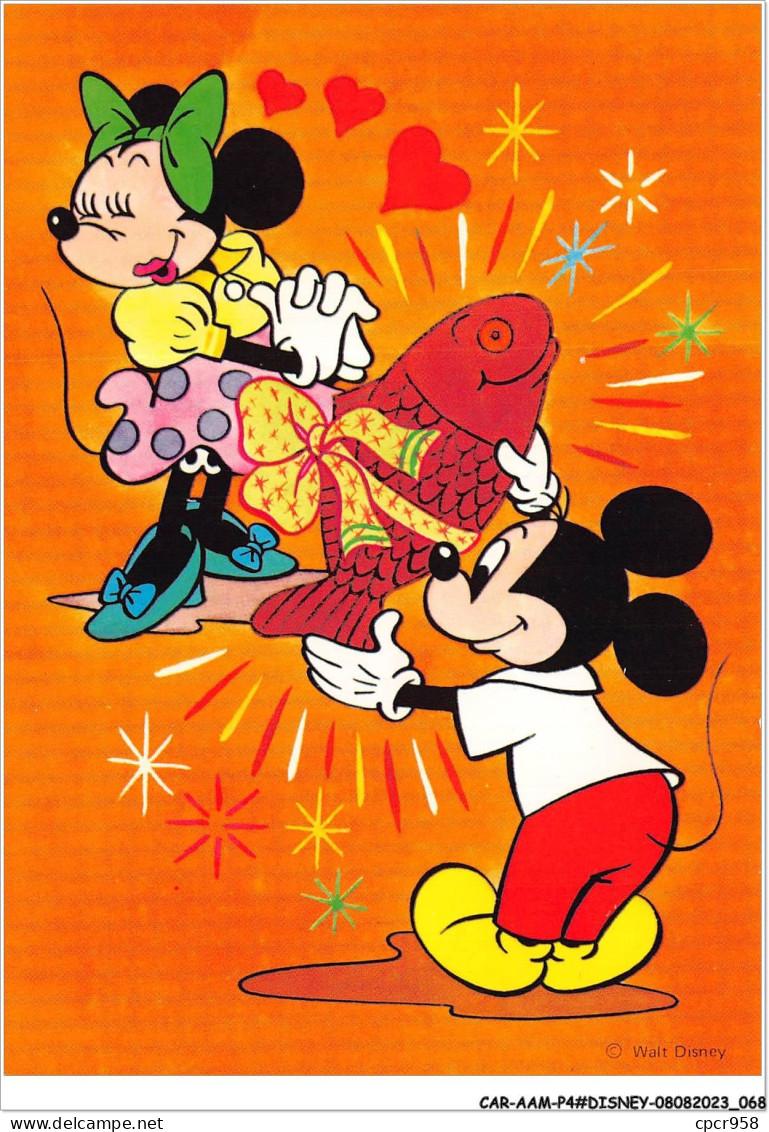 CAR-AAMP4-DISNEY-0326 - Mickey Offrant Un Poisson A Minnie - WD 10/49 - Disneyland