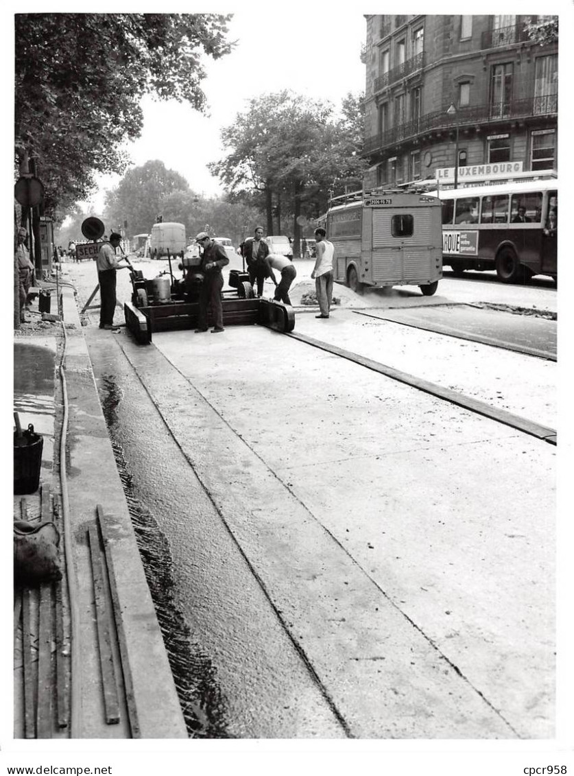 Photo De Presse.AM21132.24x18 Cm Environ.1964.Boulevard Saint Michel - Lugares