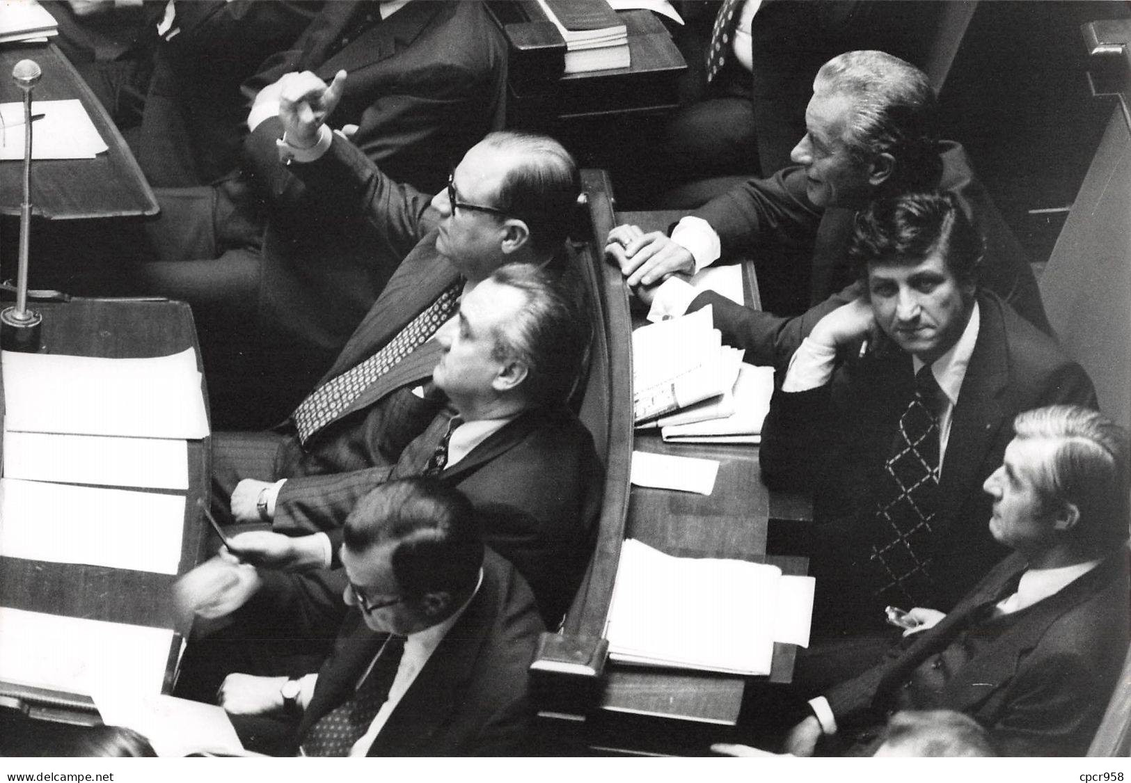Photo De Presse.AM21270.24x18 Cm Environ.1977.Assemblée Nationale.Débat Sur L'Europe.J Chirac.R Barre - Identified Persons