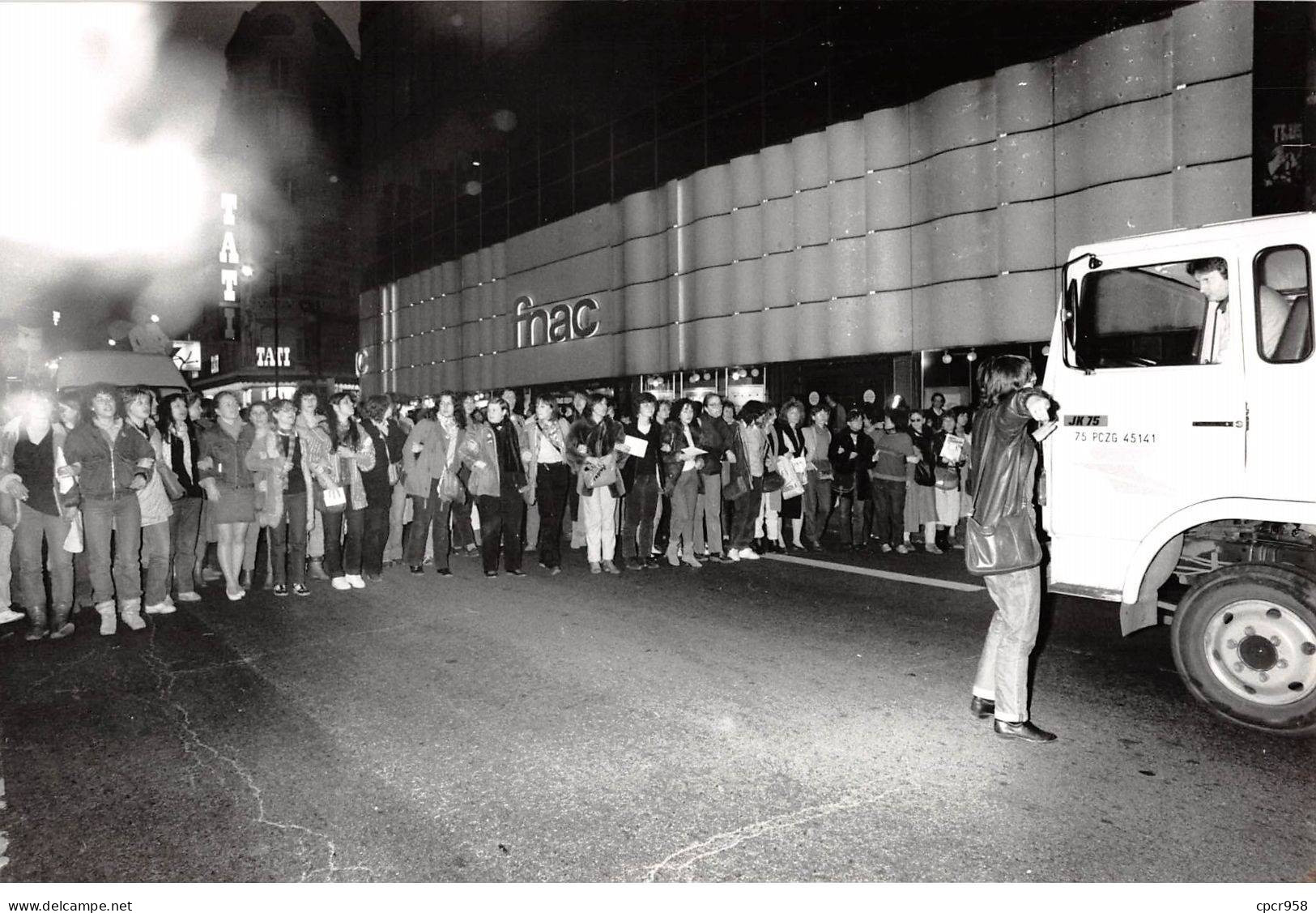 Photo De Presse.AM21231.24x18 Cm Environ.1983.Paris.Journée Internationale Des Femmes.Manifestation.quartier Latin - Autres & Non Classés