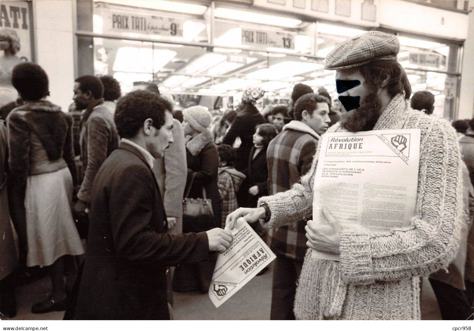 Photo De Presse.AM21232.24x18 Cm Environ.1977.Paris.Diffusion Solidarité OCA à Barbès - Autres & Non Classés