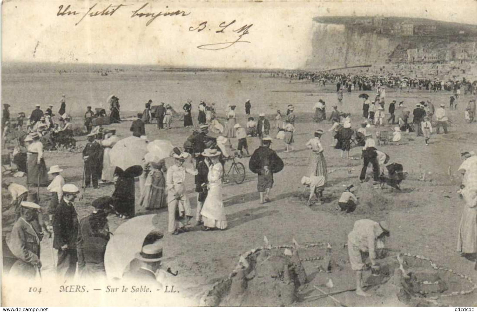 MERS  Sur Le Sable Les Elegantes Et Elegants Et Jeux D'enfants Pionnière  RV - Mers Les Bains