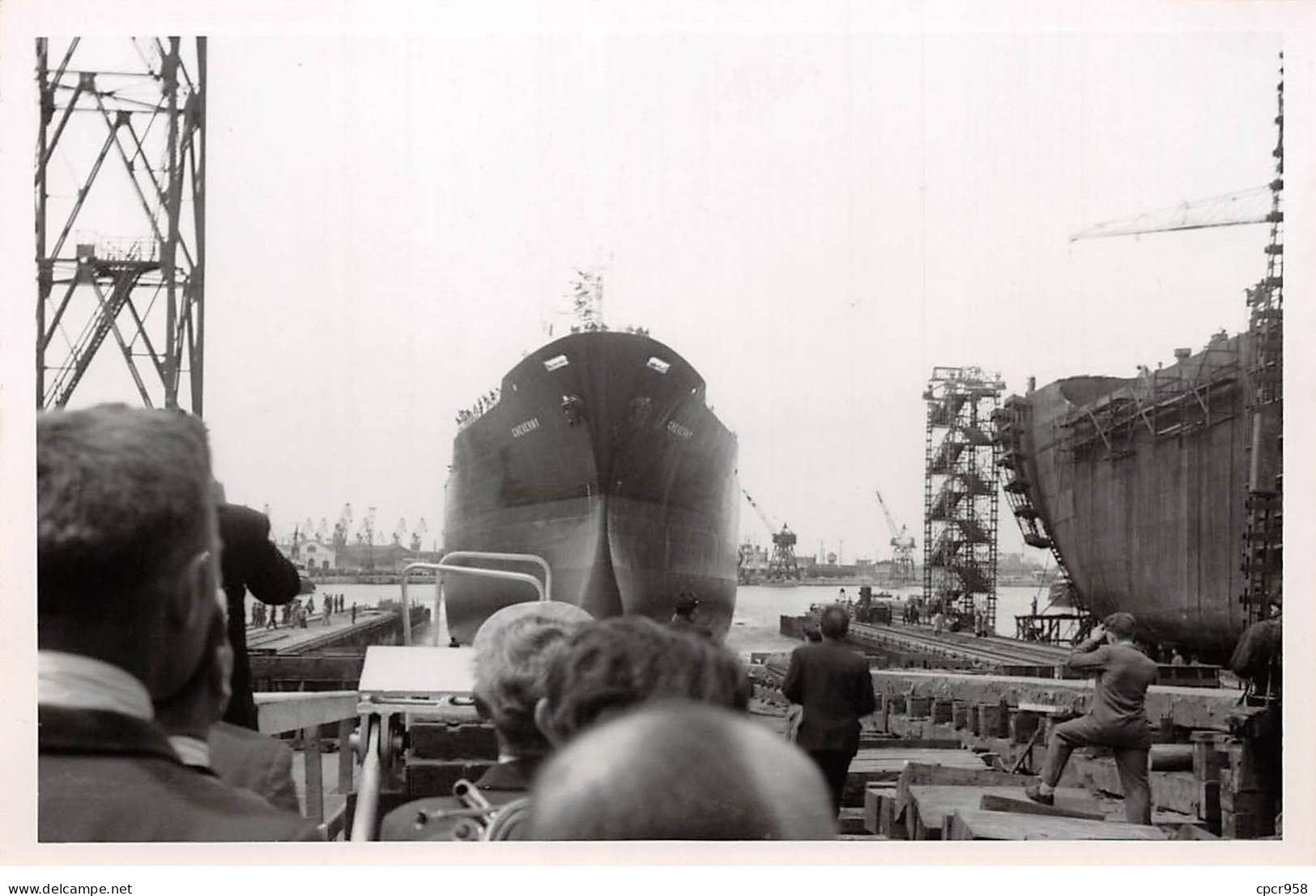 Photographie . Moi10291 .dunkerque 1956 Lancement Du Petrolier Cheverny .18 X 12 Cm. - Boten