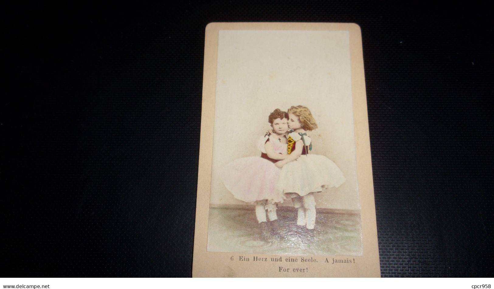 Photographie Sur Carton.cdv.2moi10475.1900 Environs.fillettes Tutu. Photographe.10 X 06 Cm. - Other & Unclassified