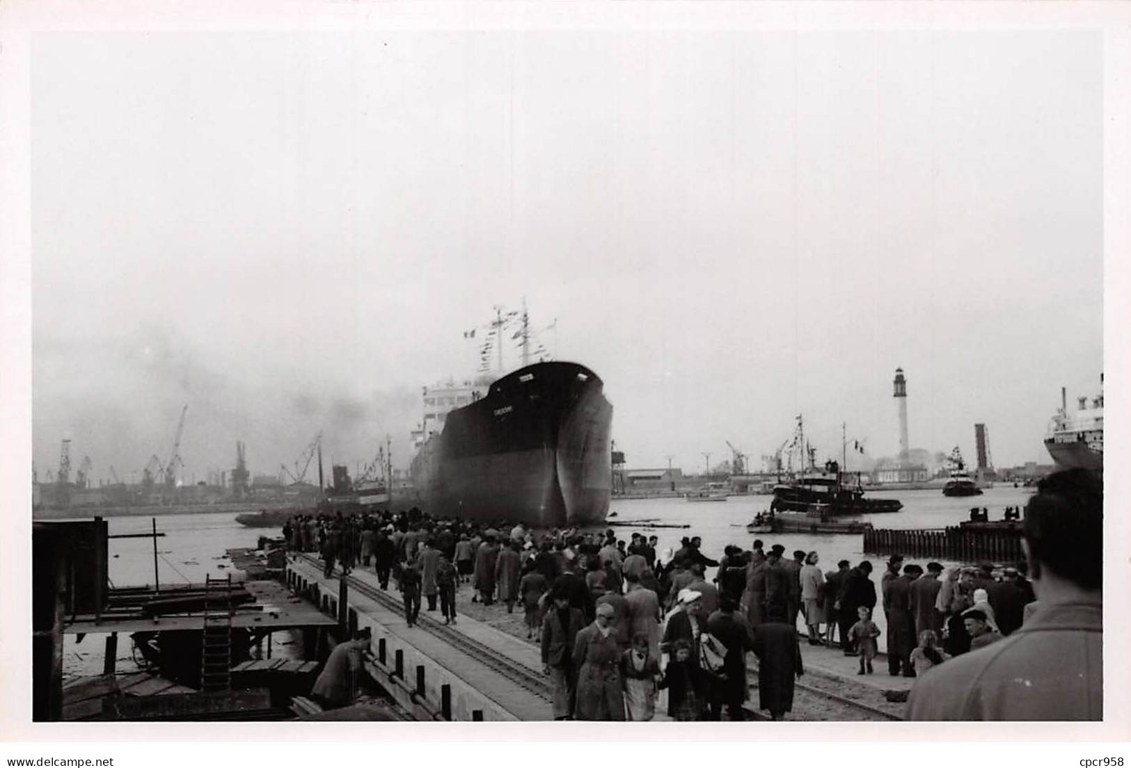 Photographie . Moi10289 .dunkerque 1956 Lancement Du Petrolier Cheverny .18 X 12 Cm. - Schiffe