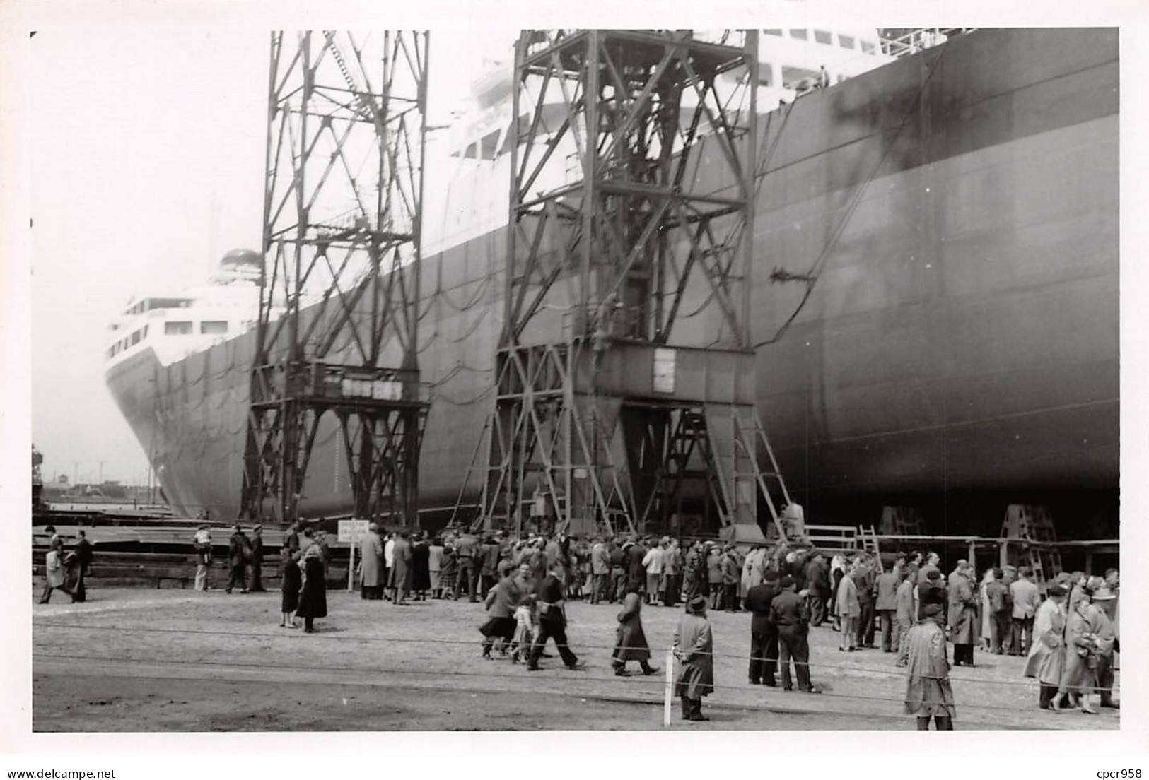 Photographie . Moi10287 .dunkerque 1956 Lancement Du Petrolier Cheverny .18 X 12 Cm. - Boats