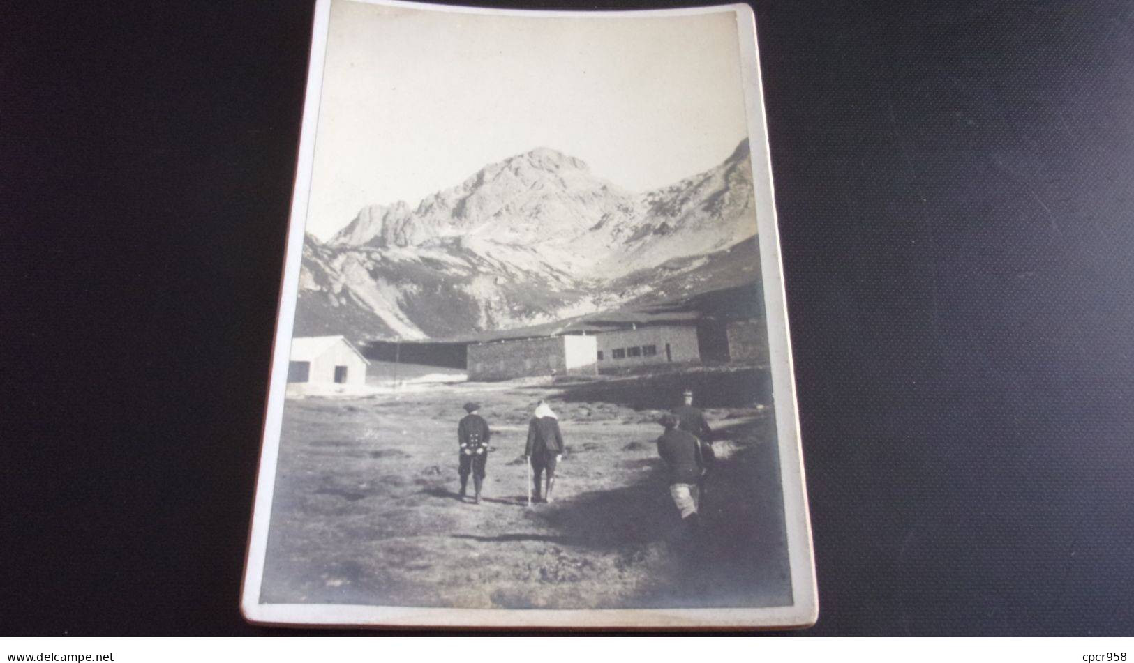 Photographie Sur Carton . 2moi10323 . Savoie .baraquements Au Col De La Paré.militaire.18 X 13 Cm. - Guerra, Militari