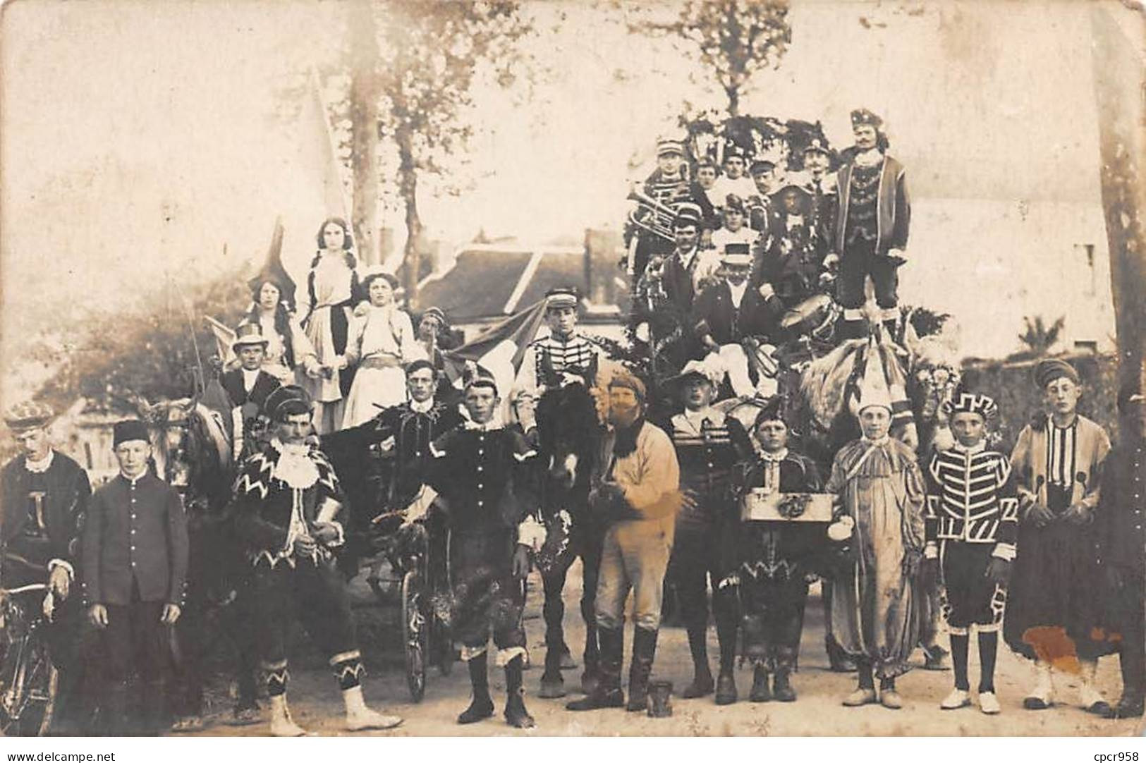 A Identifier - N°89595 - Groupe Déguisés Un Jour De Carnaval - Carte Photo Vendue En L'état - To Identify