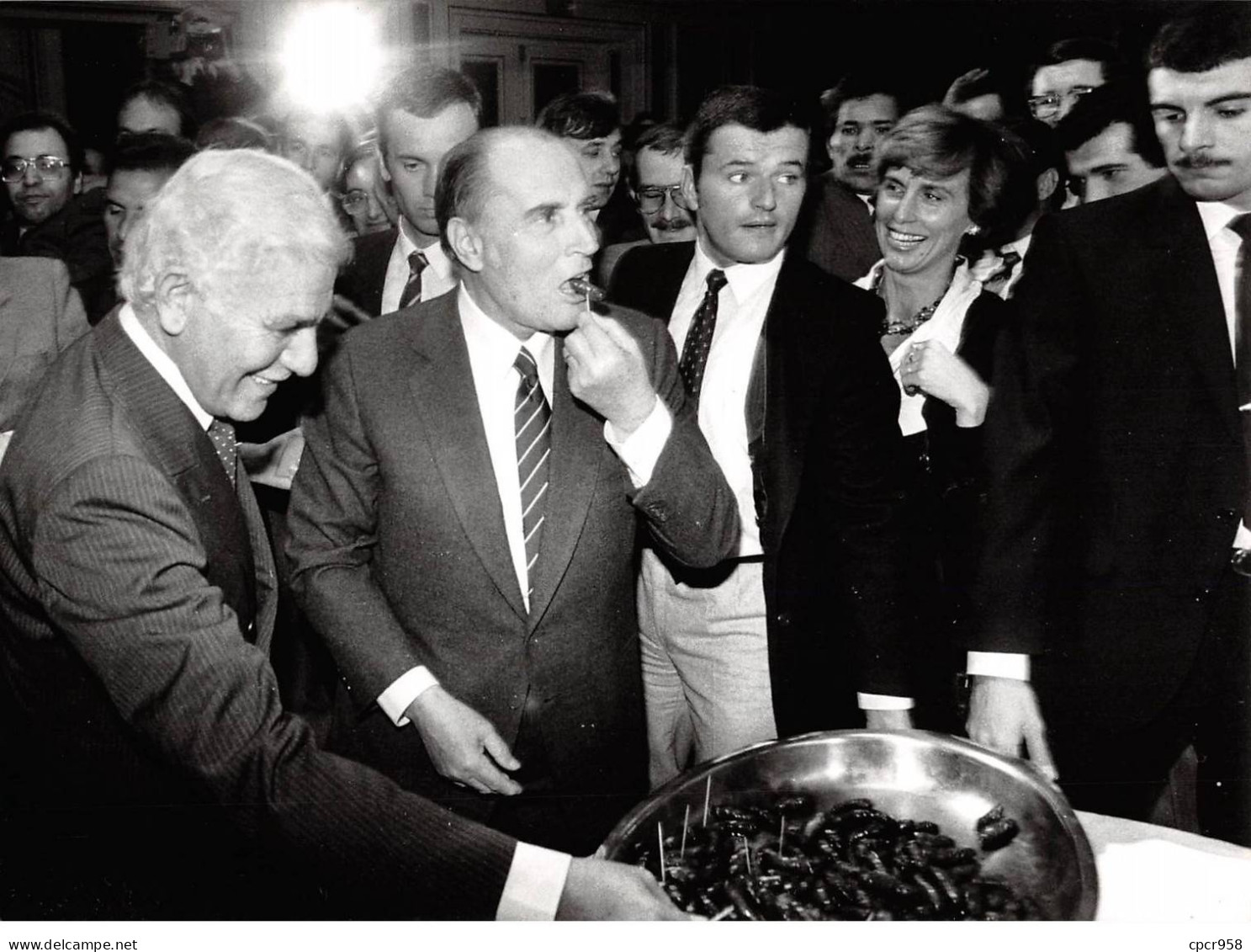 Photo De Presse.AM21177.24x18 Cm Environ.Chadli Bendjedid (président Algérien).François Mitterrand - Identified Persons