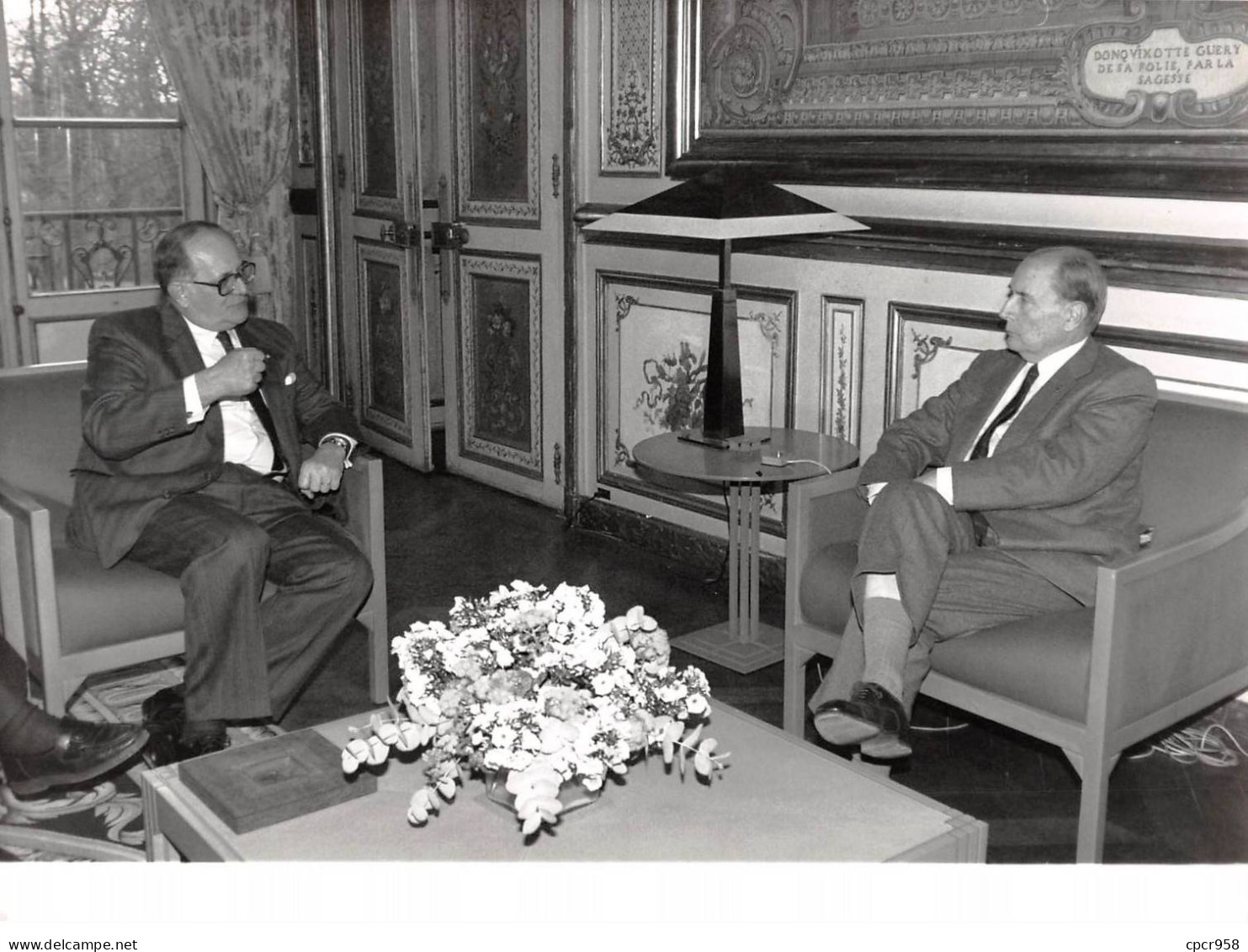 Photo De Presse.AM21184.24x18 Cm Environ.1991.François Mitterrand.docteur Cornelio Sommaruga.Croix Rouge - Geïdentificeerde Personen