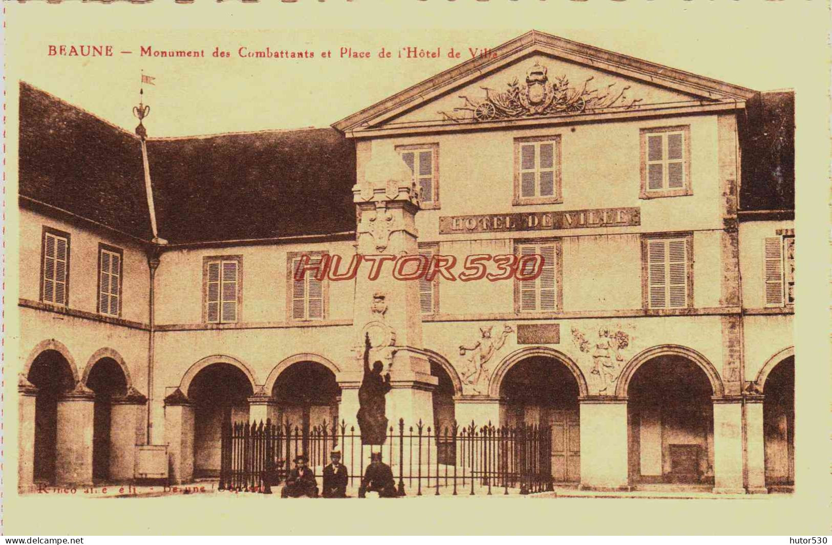 CPA BEAUNE - COTE D'OR - MONUMENT DES COMBATTANTS ET PLACE DE L'HOTEL DE VILLE - Beaune