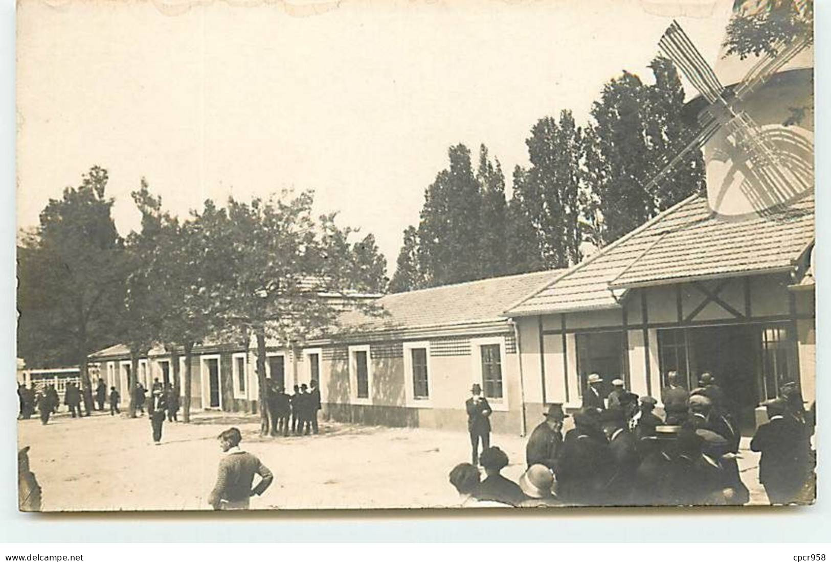 Carte à Identifier - N°90894 - Hommes Dans Une Cour - Carte Photo à Localiser - To Identify