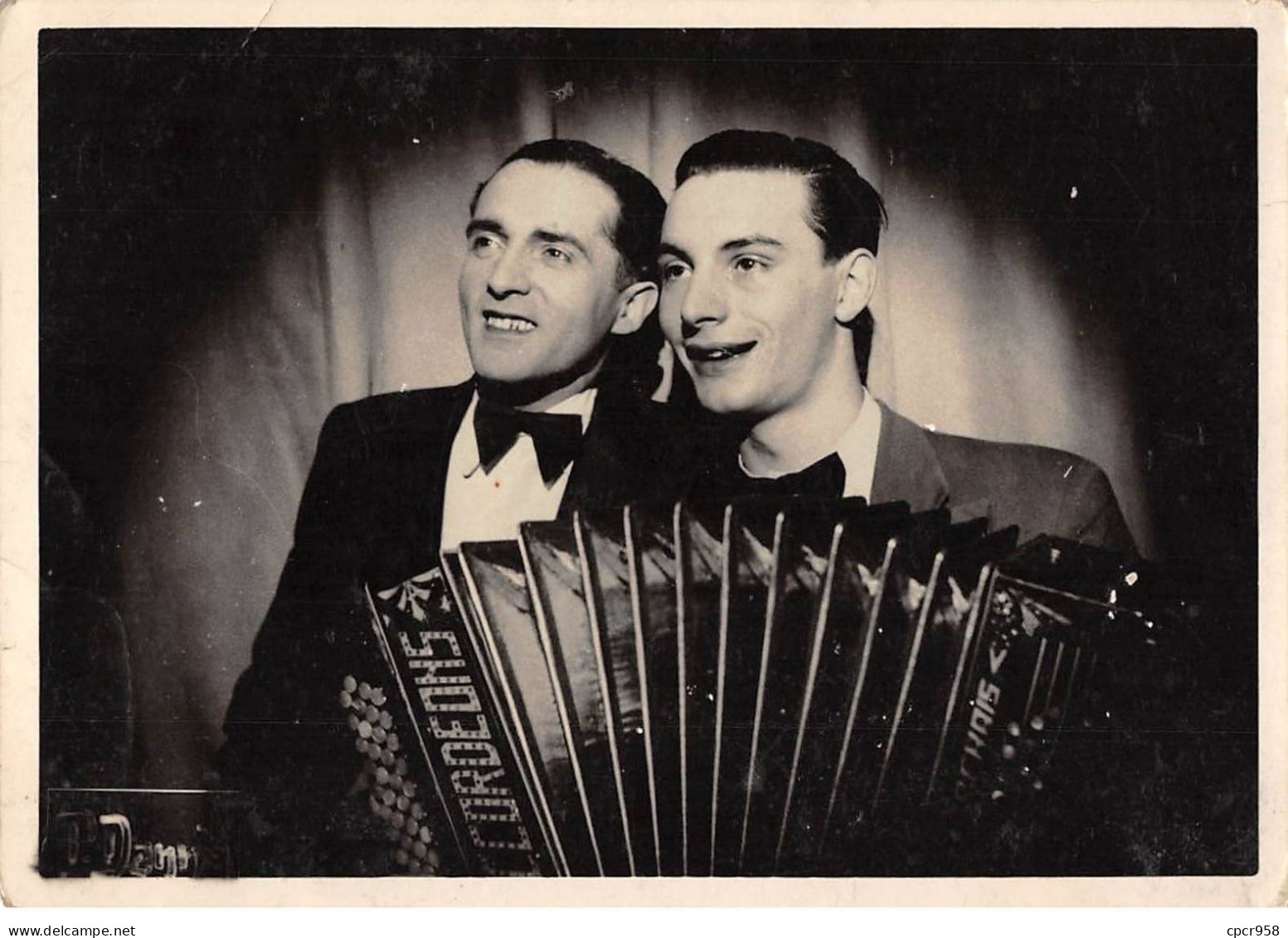 Photographie . Moi10096 .accordeon.a Identifié .18 X 13 Cm. - Célébrités