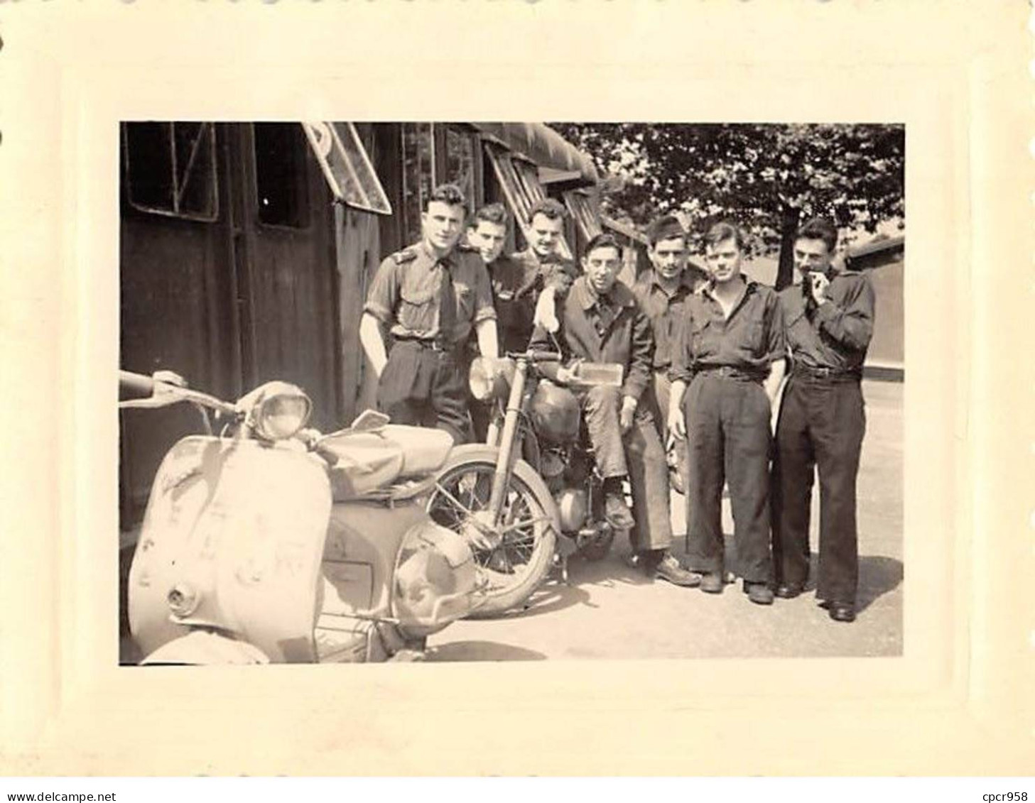 Photographie . Moi10239 .militaires Moto Vespa  .10 X 8 Cm. - Automobiles