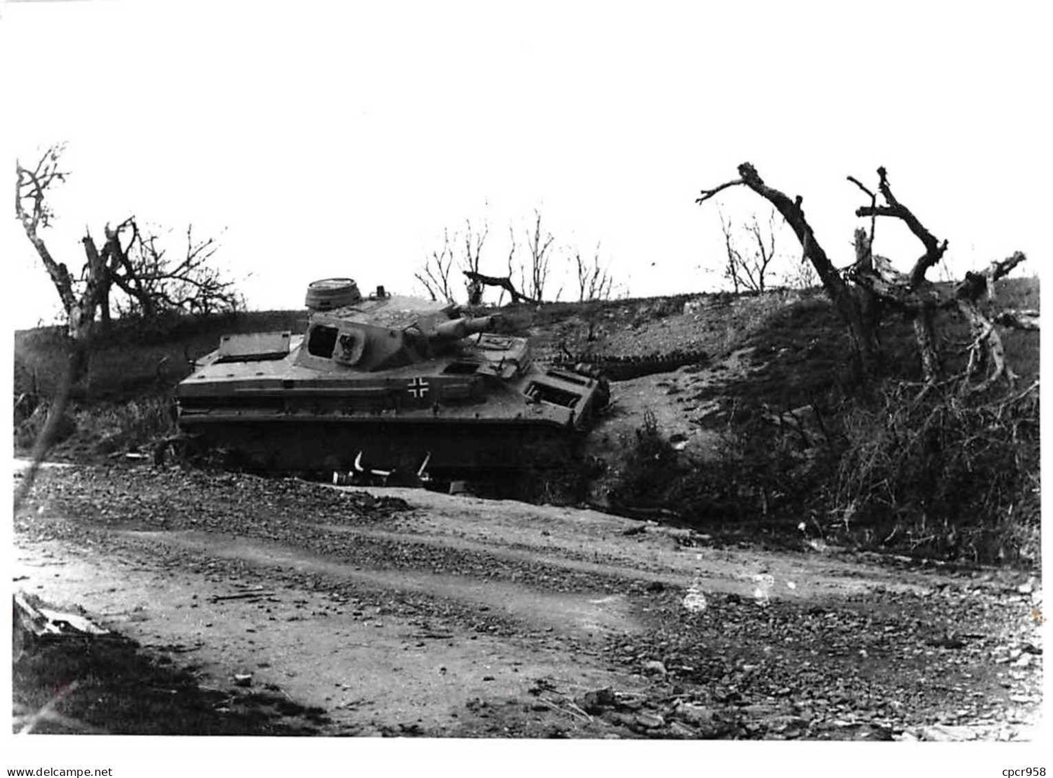 Photographie . Moi10198 . Sedan Mai 1940 Char Allemand Retirage?.15 X 11 Cm. - Guerra, Militari