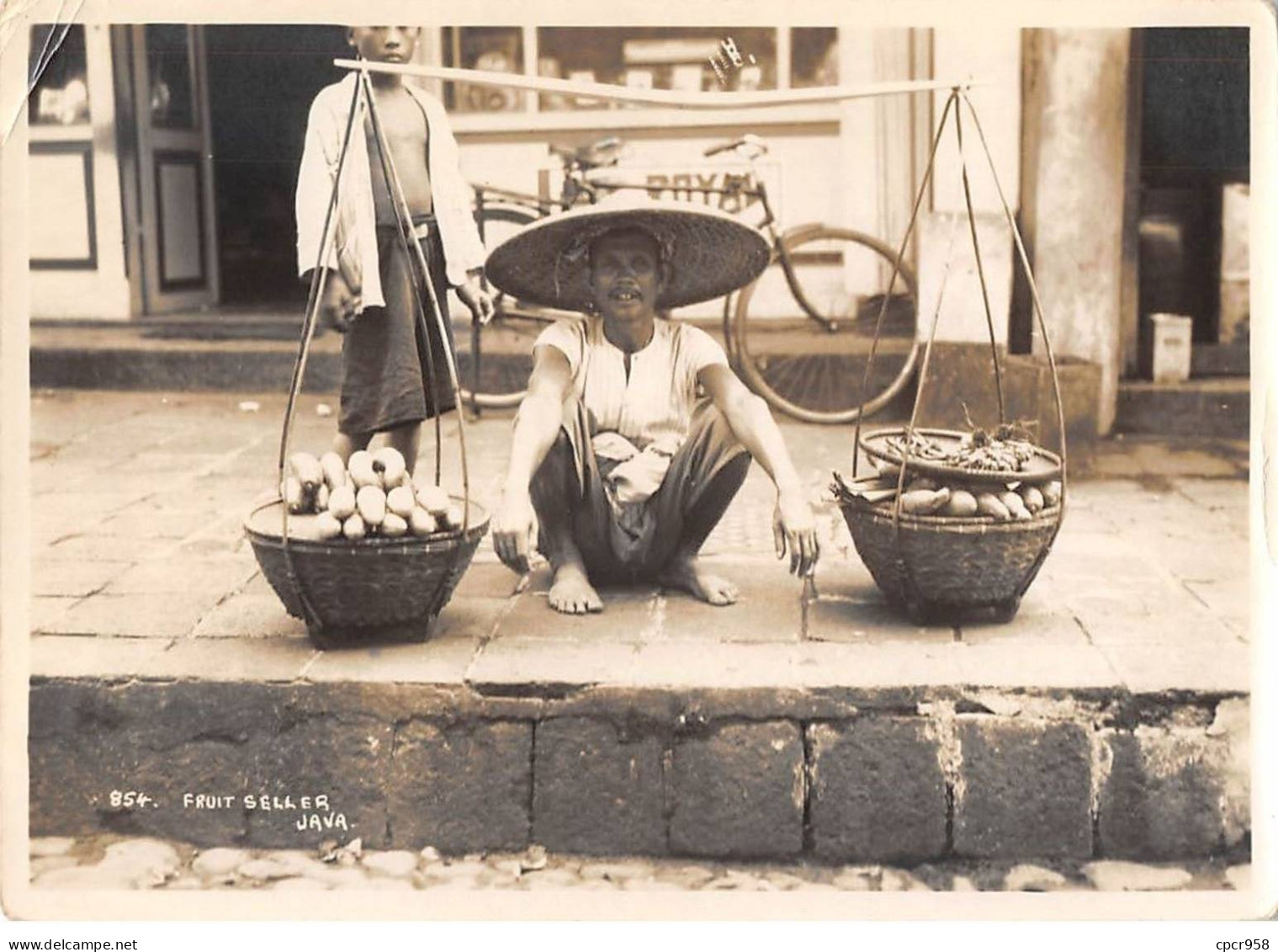 Photographie . Moi10179 . Indonesie Java.fruit Seller.1936 .15 X 10 Cm. - Places