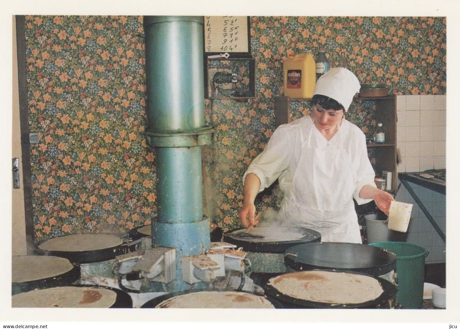 Saint-Martin-des-Champs, Madame CADIOU, Crêpière Au "bilig" Tournant - Sonstige & Ohne Zuordnung