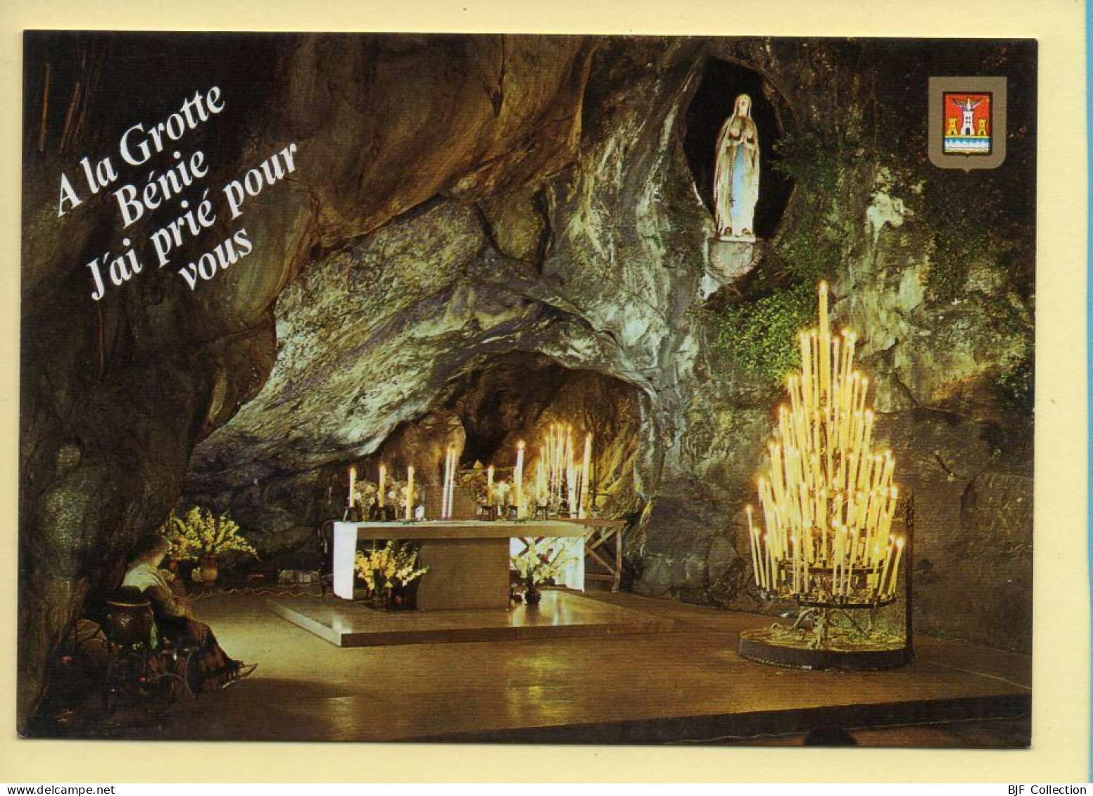 LOURDES – La Grotte / Blason (voir Scan Recto/verso) - Lieux Saints