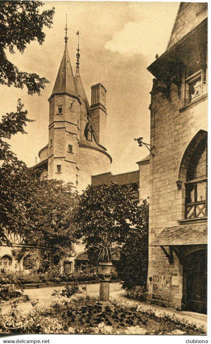 CPA -  CHATEAU DE LA ROCHEPOT - COUR INTERIEURE - ENTREE DE LA CHAPELLE (E.PARFAIT) - Sonstige & Ohne Zuordnung