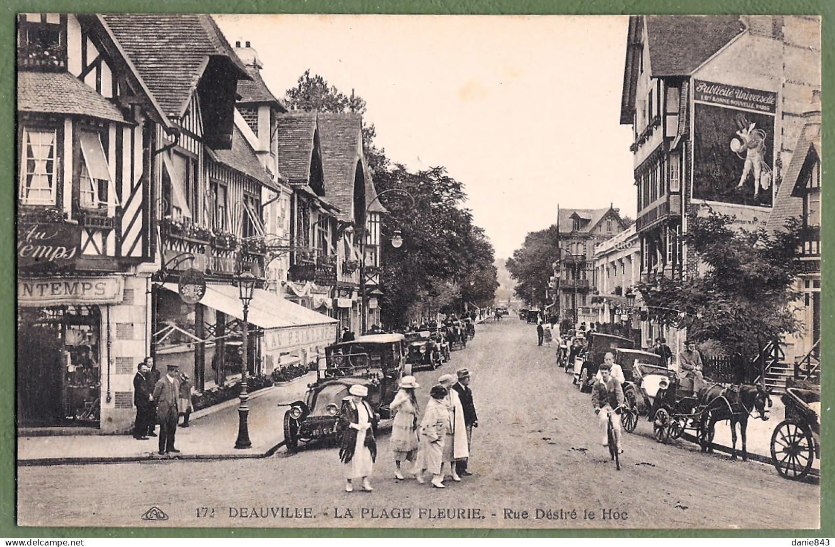 CPA - CALVADOS - DEAUVILLE - RUE DÉSIRÉ LE HOC - Belle Animation, Automobiles, Attelages, Commerces, Femmes élégantes - Deauville