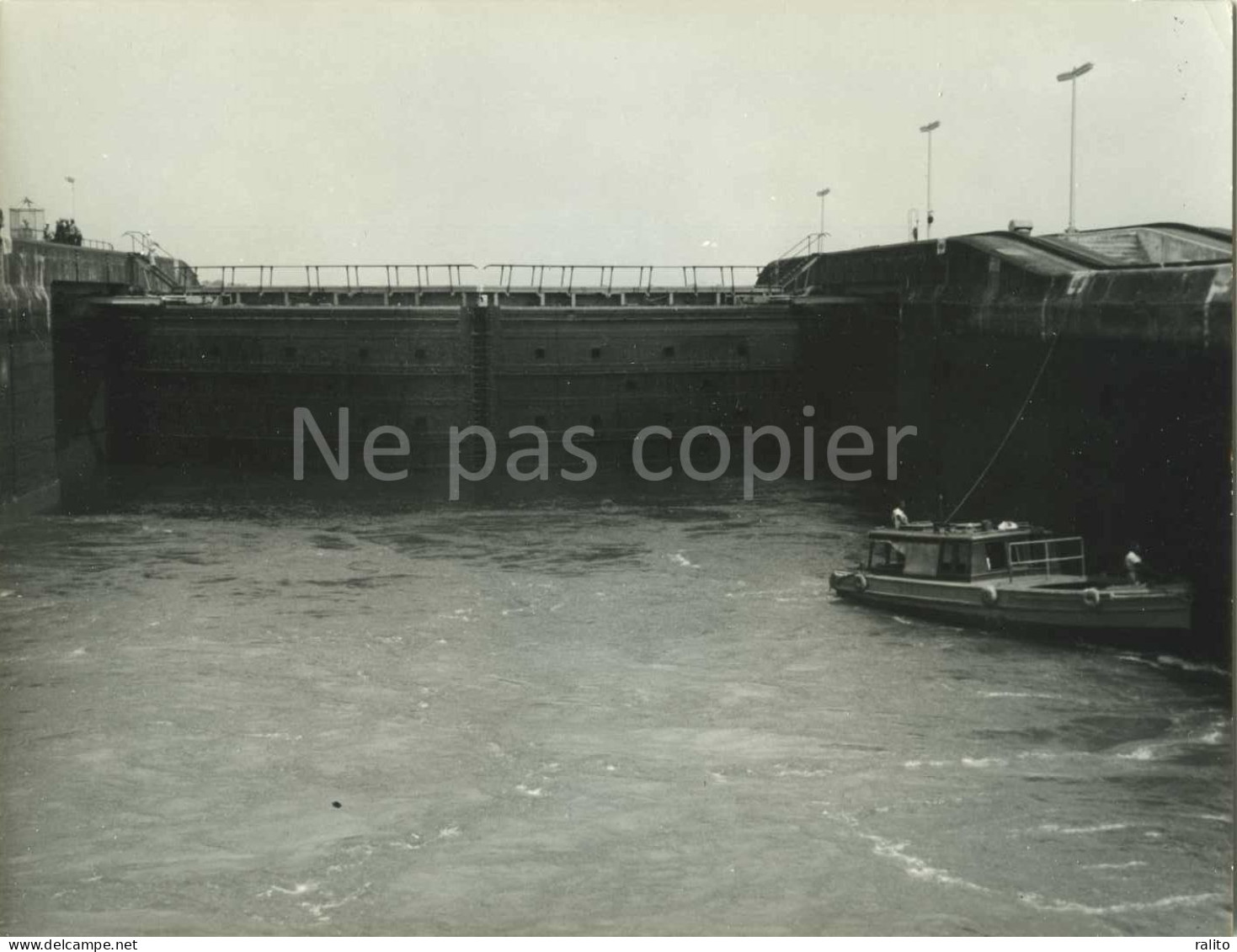 PANAMA Vers 1960 Une écluse Du Canal Photo 18 X 23,9 Cm Par Victor Borlandelli - Orte