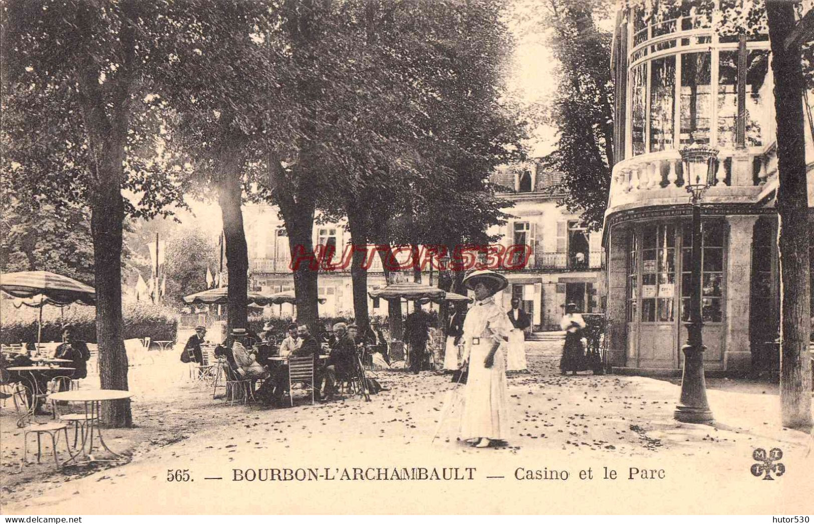 CPA BOURBON L'ARCHAMBAULT - CASINO ET PARC - ANIMEE - Bourbon L'Archambault