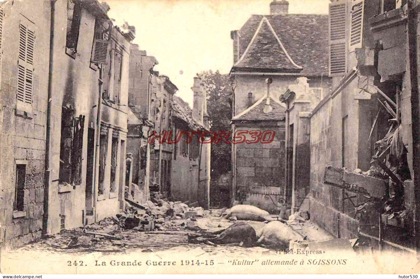 CPA SOISSONS - GUERRE 1914-18 - RUINES ET CHEVAUX MORTS - Soissons