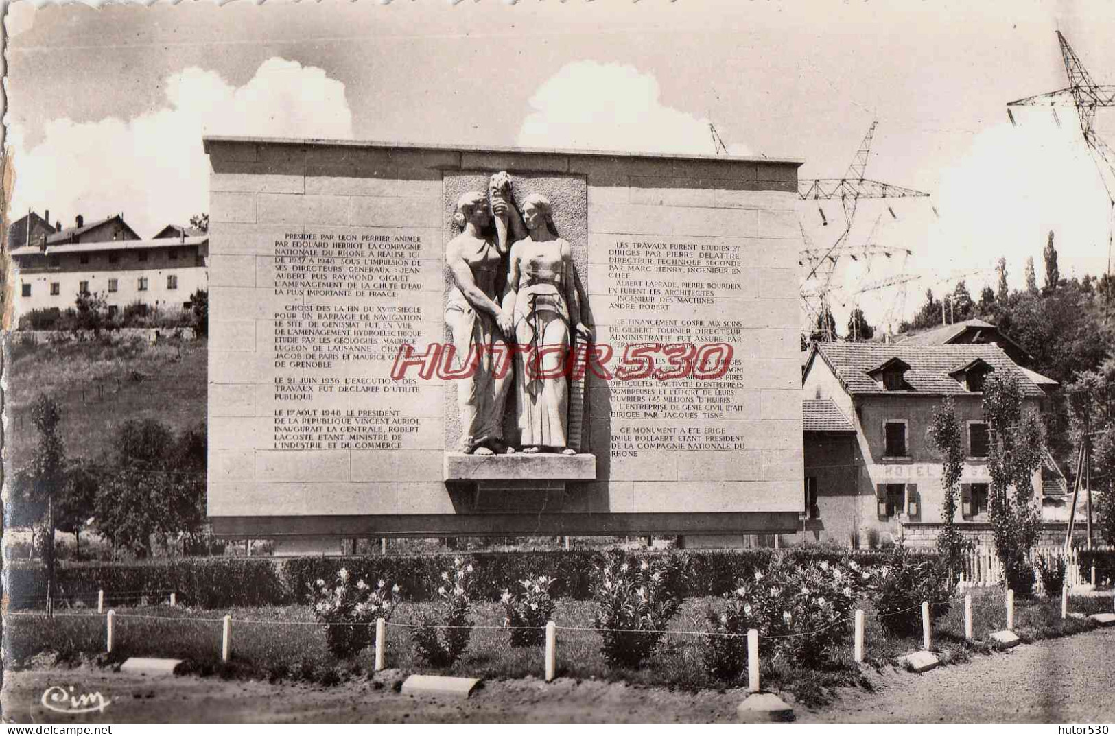 CPSM GENISSIAT - AINN - BARRAGE - MONUMENT COMMEMORATF - Génissiat