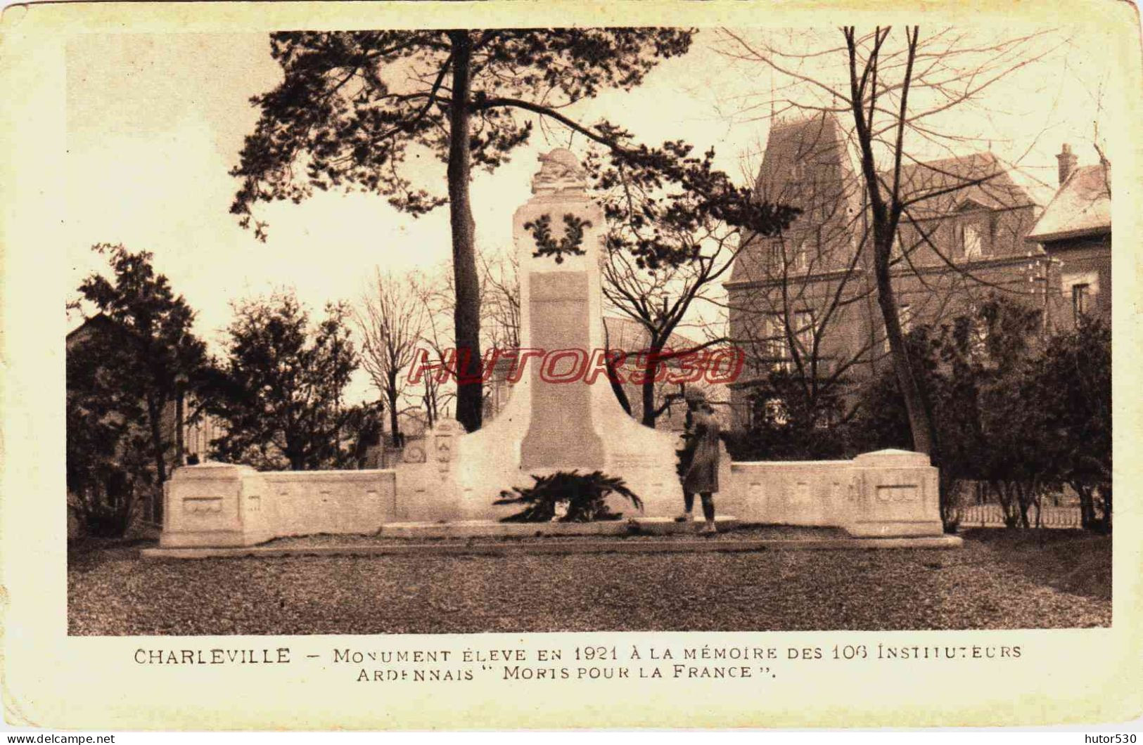 CPA CHARLEVILLE - MONUMENT ELEVE A LA MEMOIRE DES INSTITUTEURS ARDENNAIS - Charleville