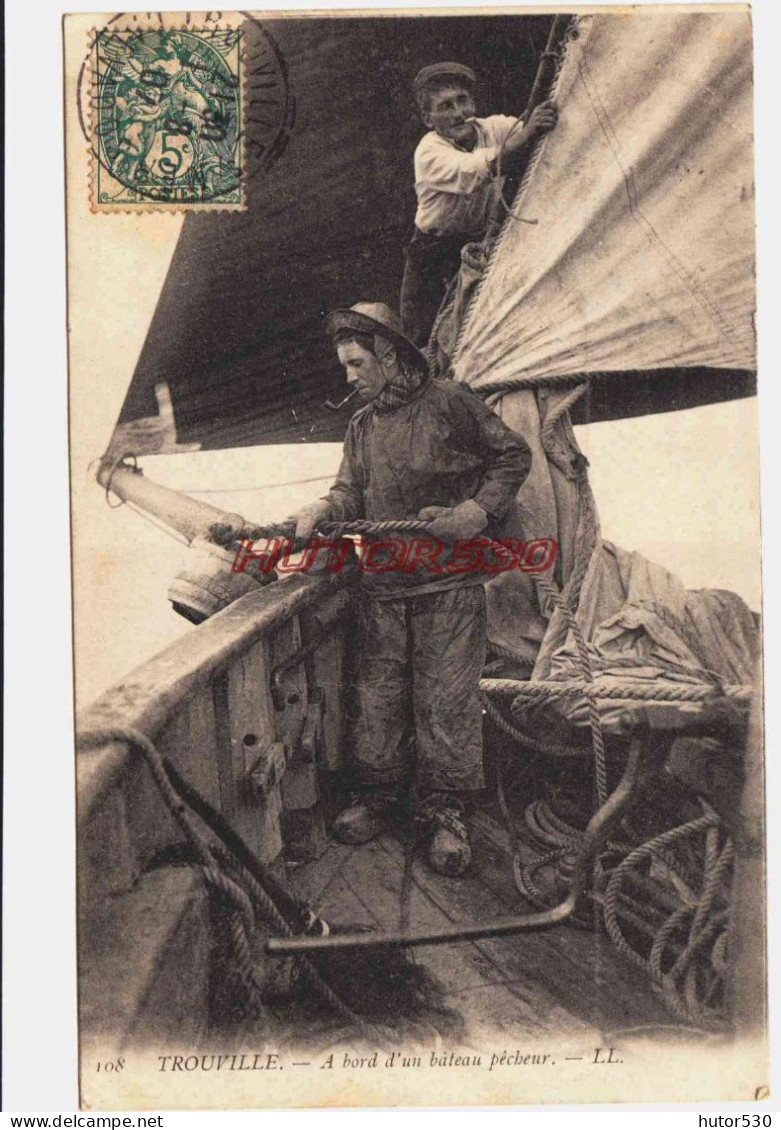 CPA TROUVILLE - A BORD D'UN BATEAU PECHEUR - Trouville