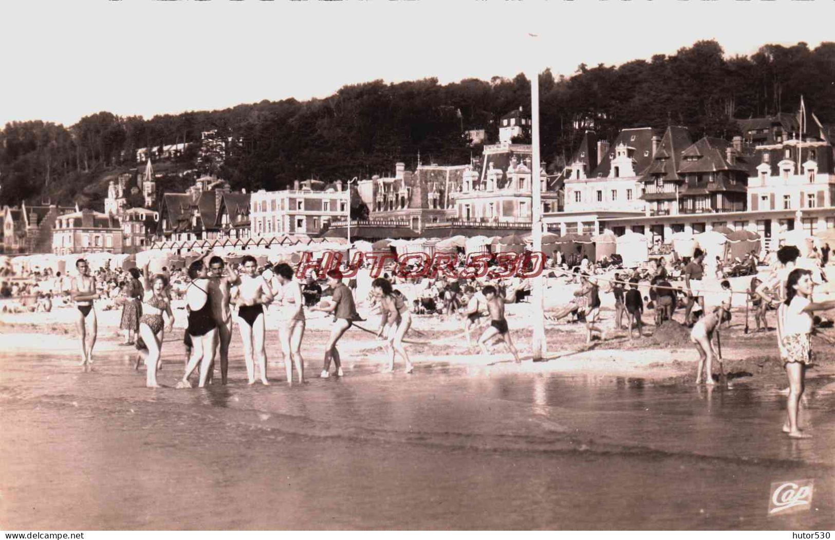 CPSM TROUVILLE - CALVADOS - SCENES DE PLAGE A MARAIS HAUTE - Trouville